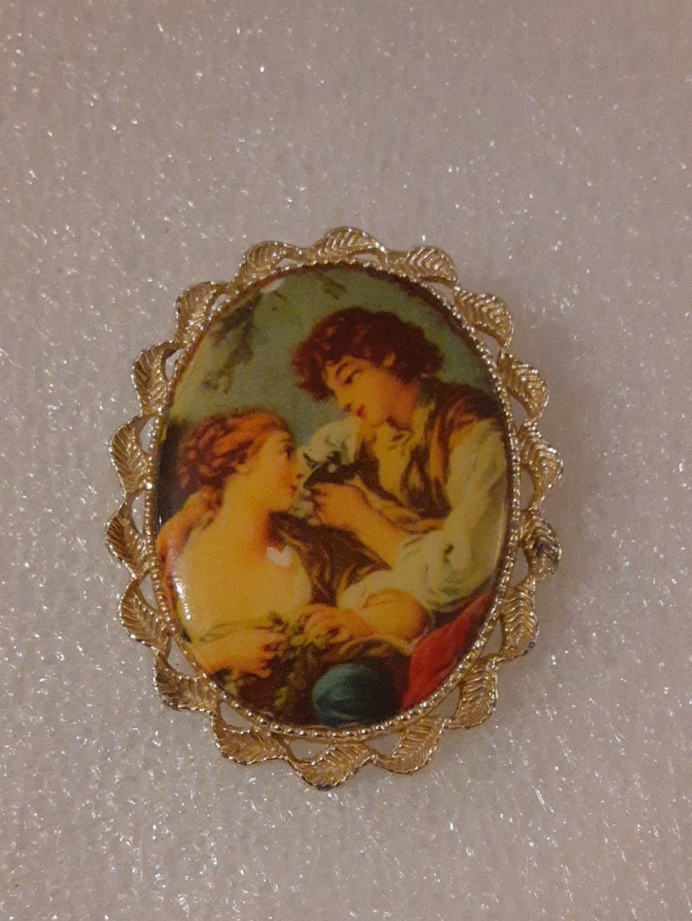 Gold-Tone Romantic Couple Cameo Brooch in Multicolor Portrait